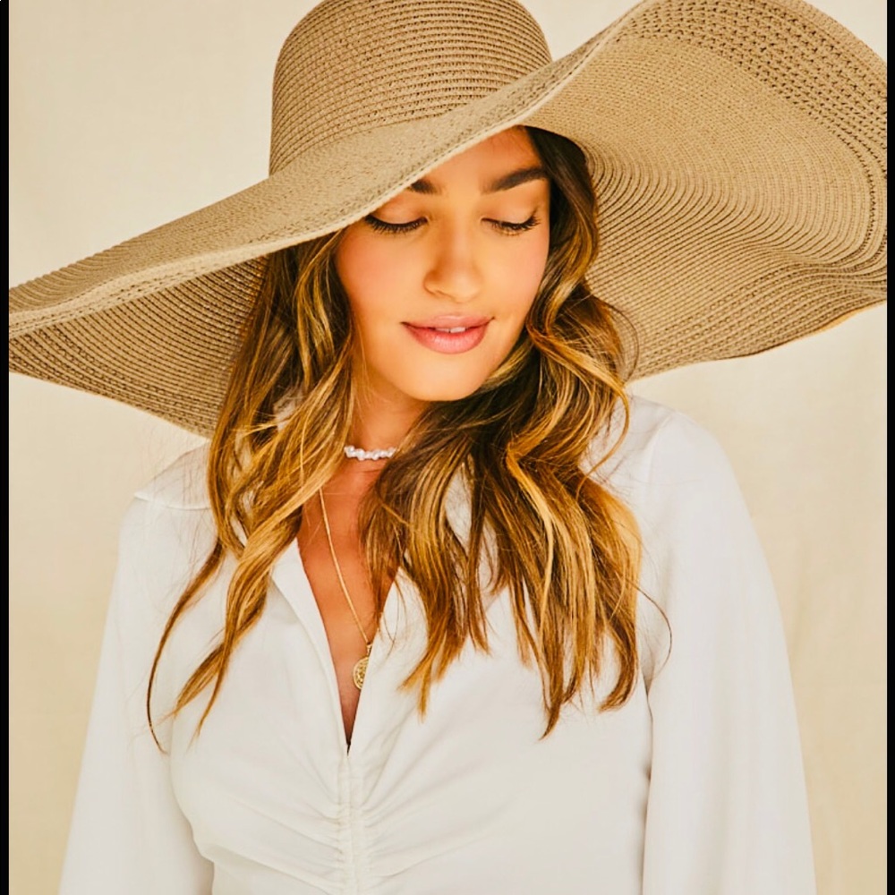 Oversized Floppy Straw Hat 👒